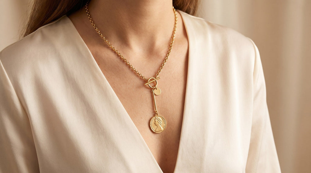 Collana Medaglione Vintage indossato