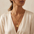 Collana Medaglione Vintage indossato
