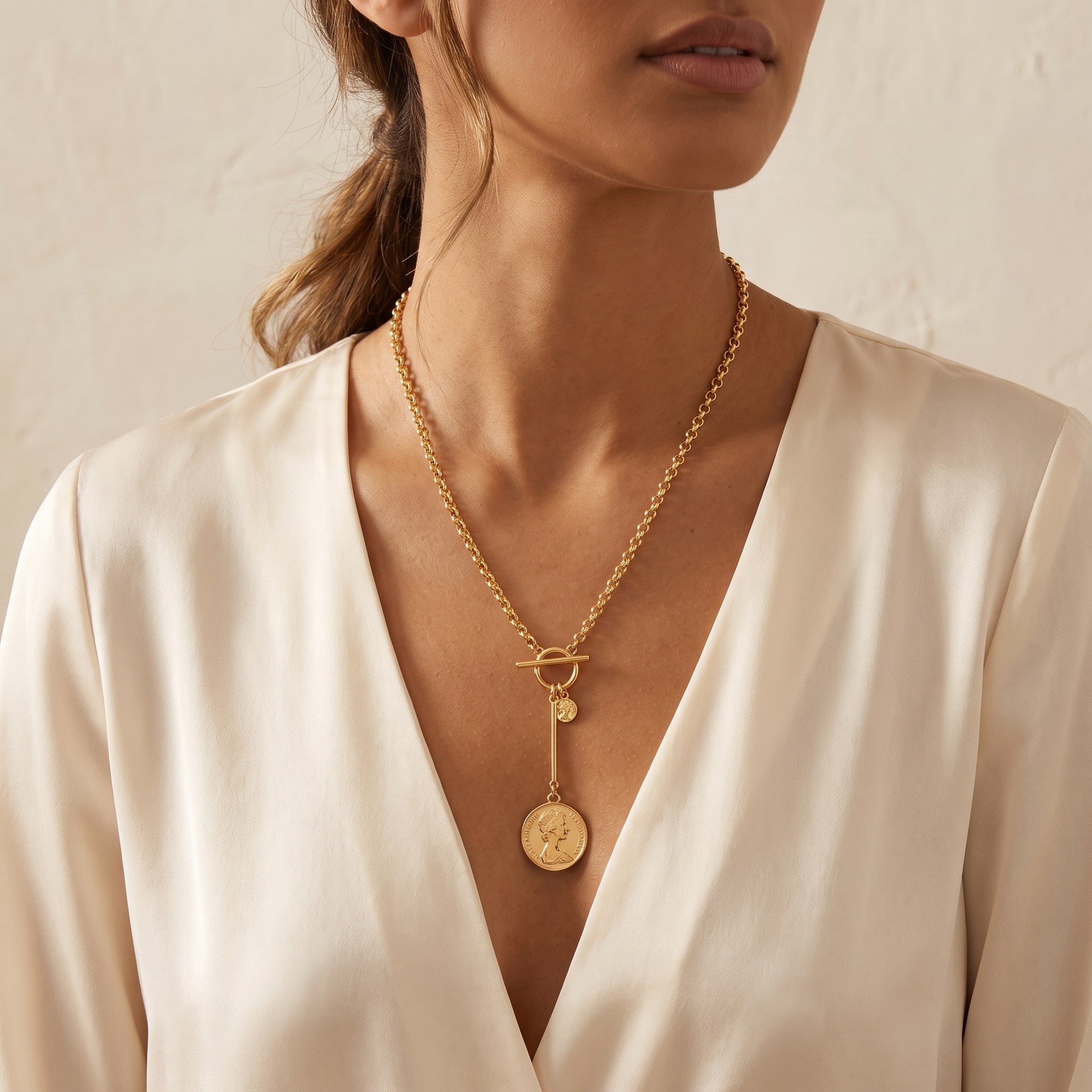 Collana Medaglione Vintage indossato