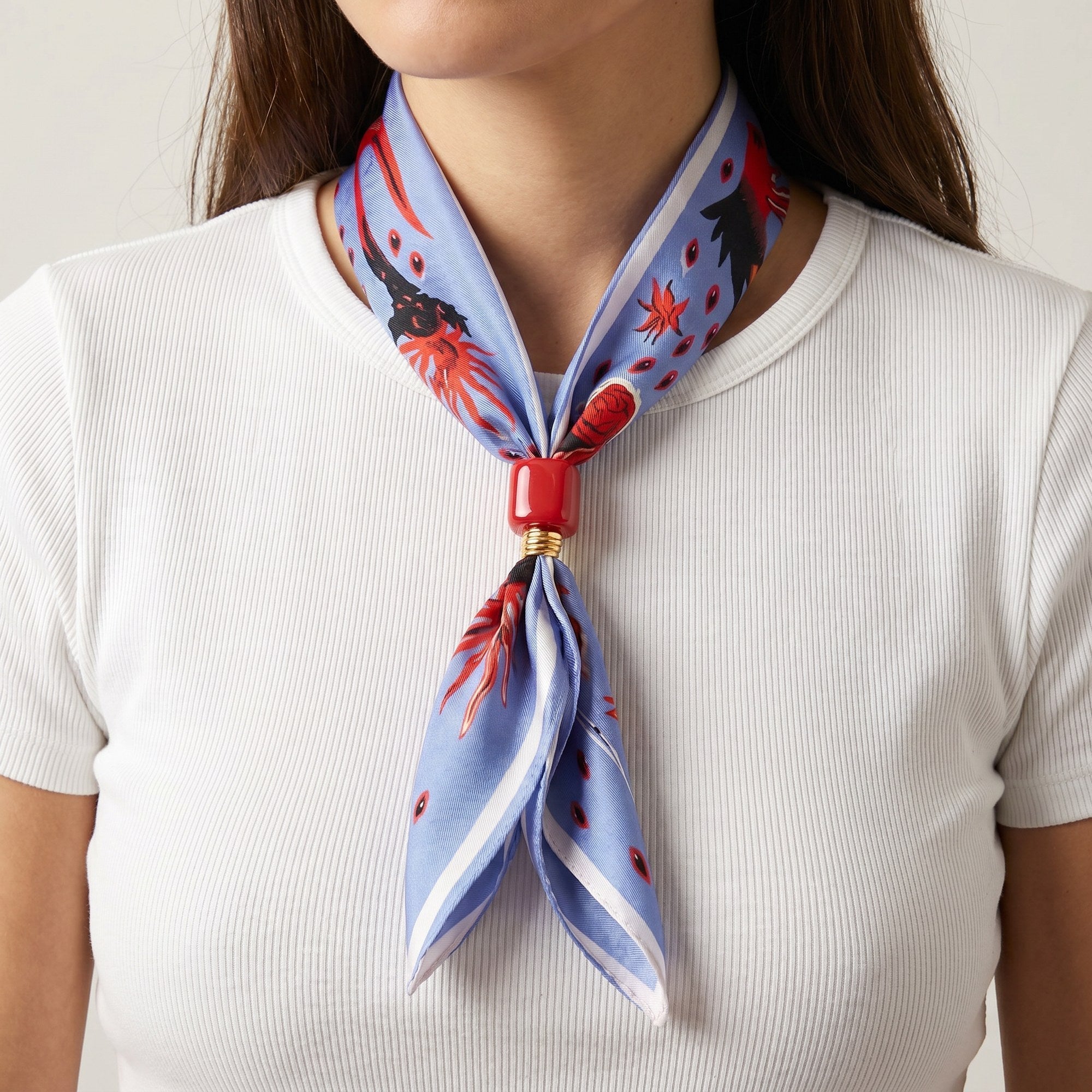 Foulard Twilly – Viola multicolor indossato