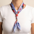 Foulard Twilly – Viola multicolor indossato