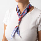 Foulard Twilly – Viola multicolor indossato