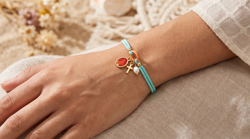 Bracciale Amuleto Sacro – Azzurro indossato