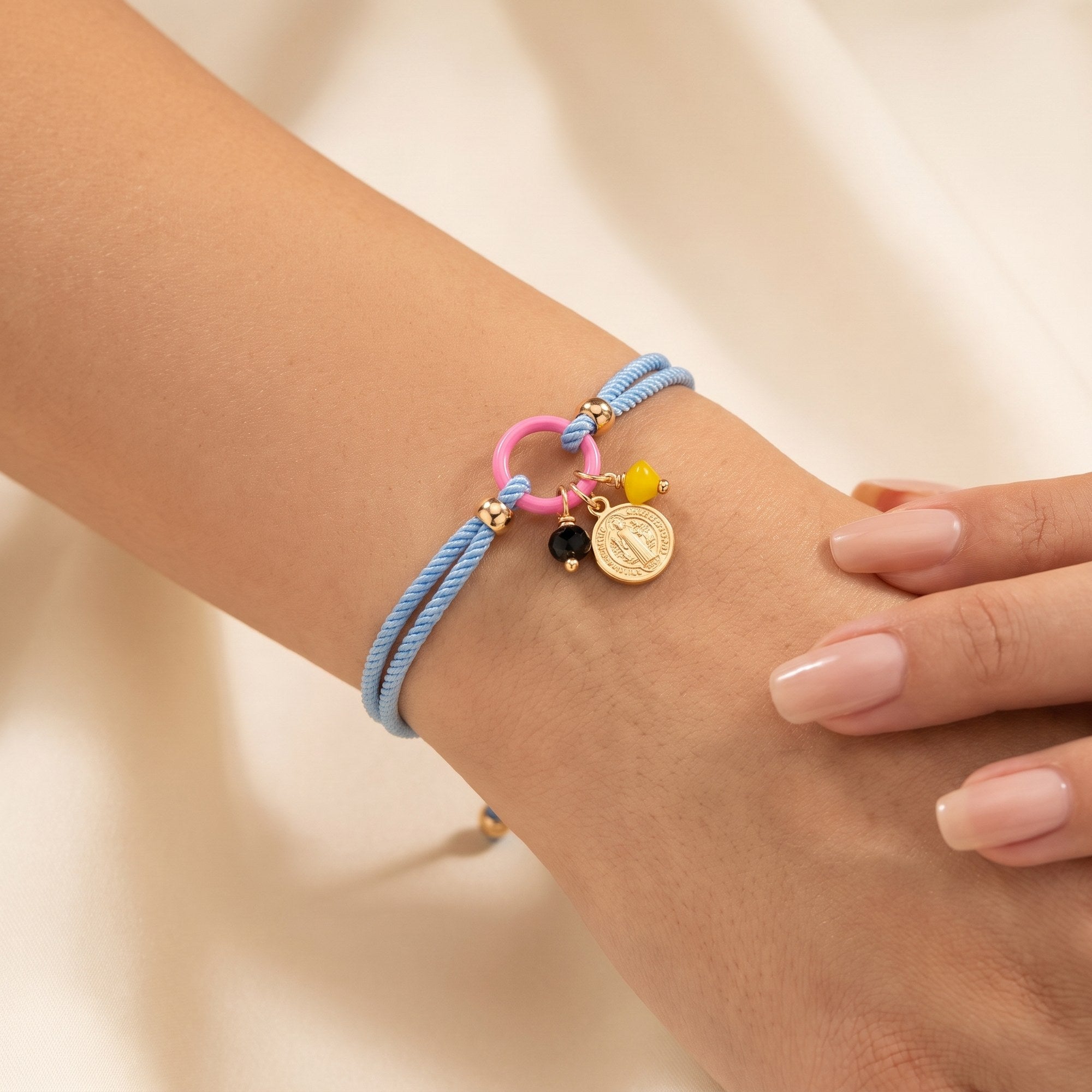 Bracciale Amuleto Sacro – Avio indossato