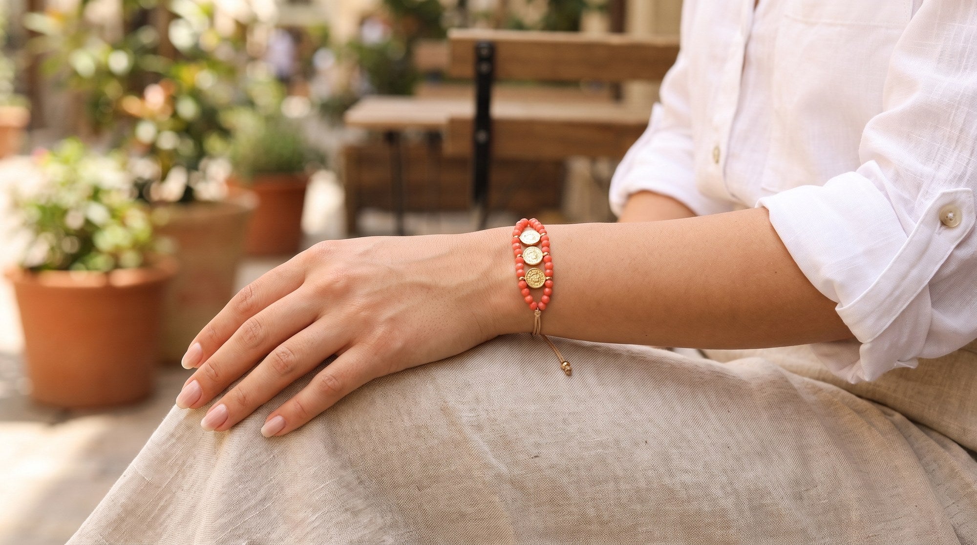 Bracciale Desert Coin – Corallo indossato
