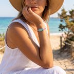 Bracciale Pesce Pop – Viola / Turchese indossato