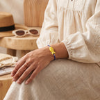 Bracciale Pesce Pop – Blu / Giallo indossato