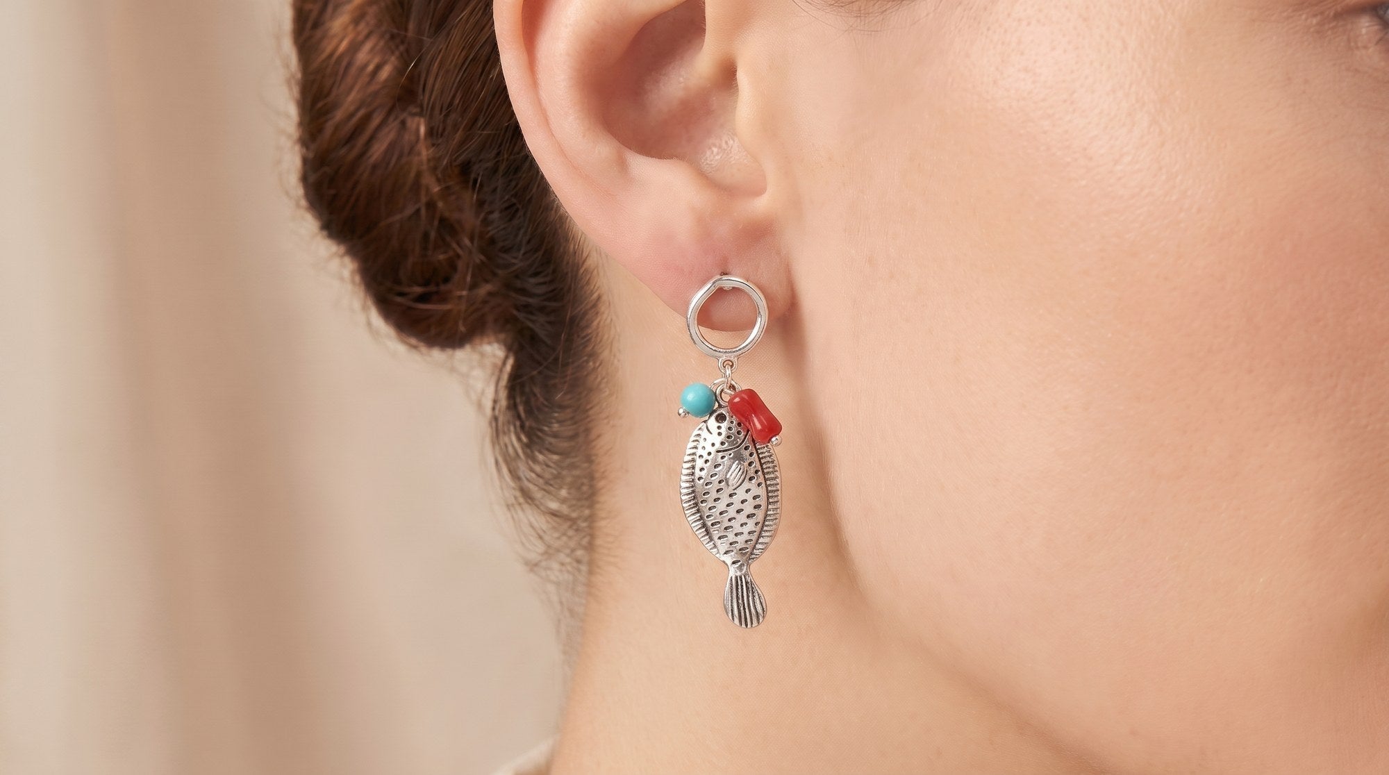 Orecchini Pesci Mediterranei – Argento indossati